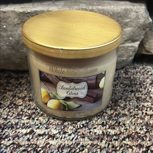 White Barn Sandalwood Citrus Candle - Gold Lid and Cream Wax - Picture 1 of 4